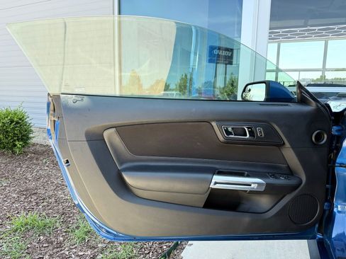 Used 2017 Ford Mustang Coupe RWD image 15