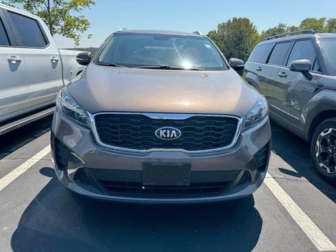 Used 2019 Kia Sorento FWD w/ LX Convenience Package image 2