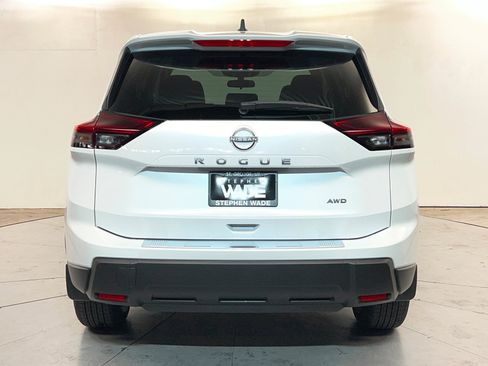 New 2026 Nissan Rogue SV w/ Cold Weather Package AWD/4WD image 4