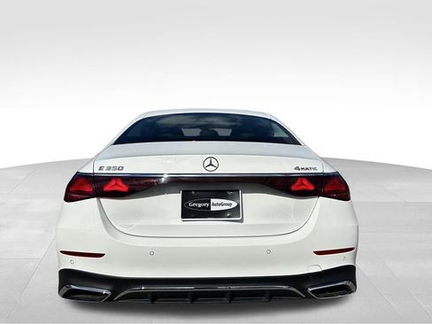 Used 2025 Mercedes-Benz E 350 4MATIC Sedan image 8
