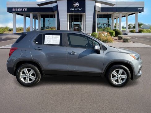 Used 2020 Chevrolet Trax LS FWD image 2