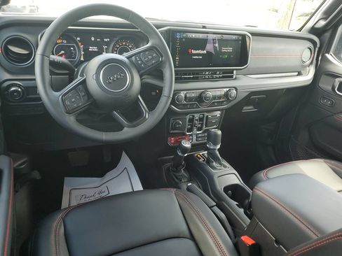 Used 2025 Jeep Wrangler Unlimited Rubicon AWD/4WD image 8