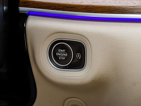 Used 2022 Mercedes-Benz GLE 350 4MATIC w/ AMG Line Exterior image 19