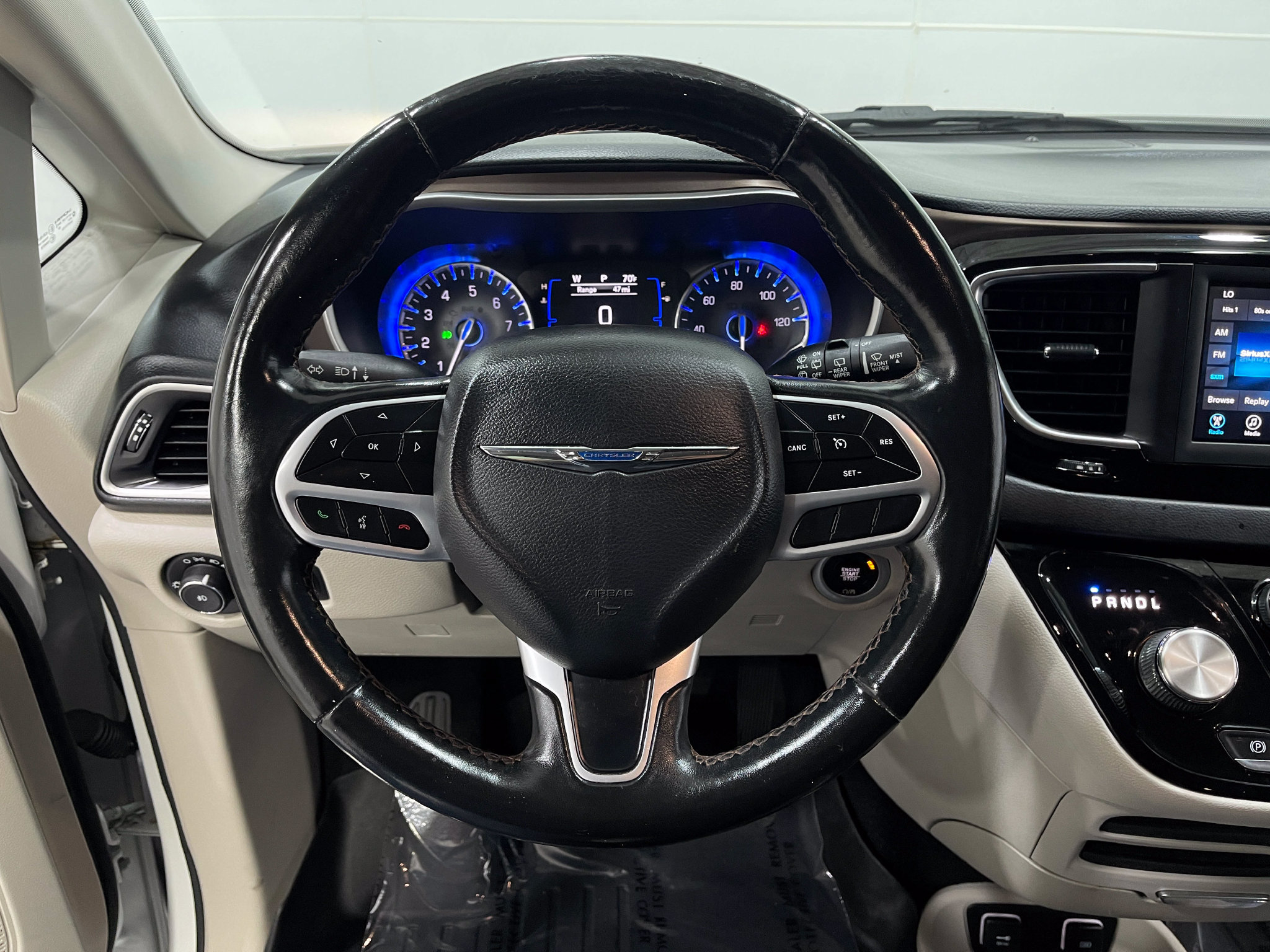 Used 2019 Chrysler Pacifica Touring-L FWD image 20