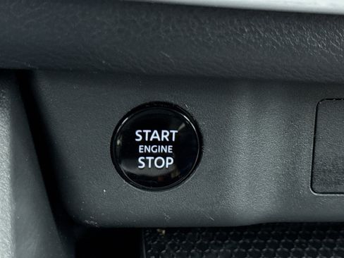 Used 2025 Nissan Rogue S AWD/4WD image 19