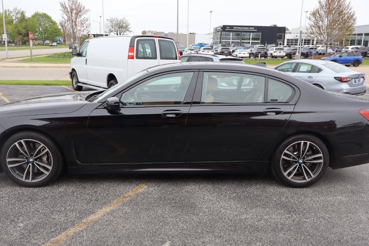 Used 2022 BMW 750i xDrive w/ Executive Package AWD/4WD image 5