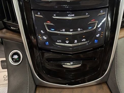 Used 2020 Cadillac Escalade Luxury AWD/4WD image 16