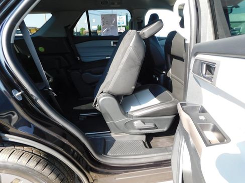 Used 2023 Ford Explorer XLT w/ Equipment Group 202A AWD/4WD image 34