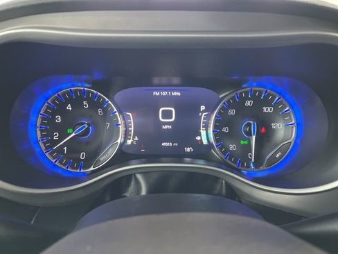 Certified 2025 Chrysler Pacifica Select image 17