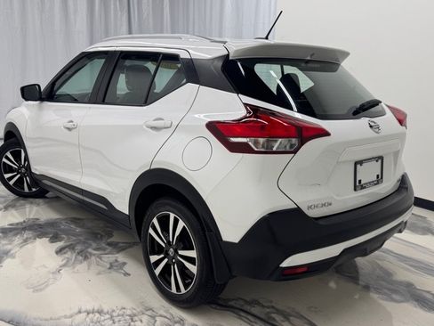 Used 2019 Nissan Kicks SR w/ SR Premium Package FWD image 6