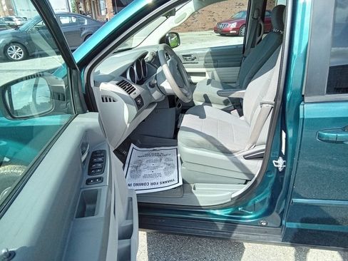 Used 2009 Dodge Grand Caravan SE FWD image 12