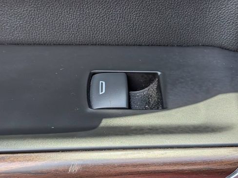 Used 2019 GMC Sierra 1500 SLT w/ SLT Premium Plus Package AWD/4WD image 31