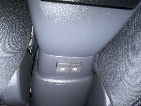 Used 2022 Nissan Versa S FWD image 34