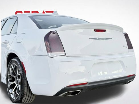 Used 2018 Chrysler 300 S w/ 300S Premium Group image 5