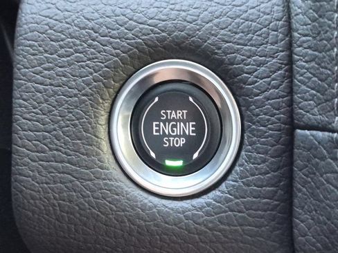 Used 2021 GMC Yukon Denali w/ Denali Premium Package AWD/4WD image 32