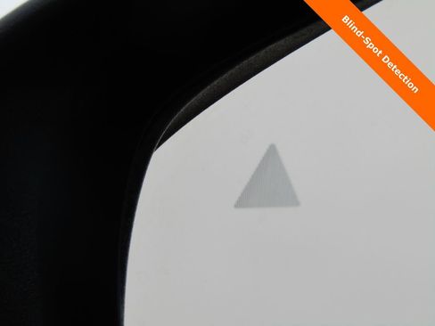 Used 2023 Chrysler Pacifica Touring-L image 8