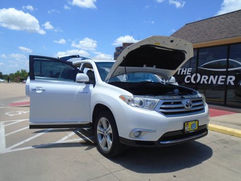 Used 2012 Toyota Highlander Limited w/ Tow Pkg FWD image 22