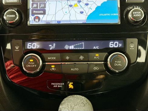 Used 2014 Nissan Rogue SL FWD image 16