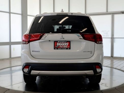 Used 2017 Mitsubishi Outlander SE AWD/4WD image 7