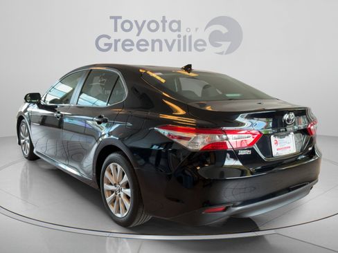 Used 2019 Toyota Camry LE FWD image 4
