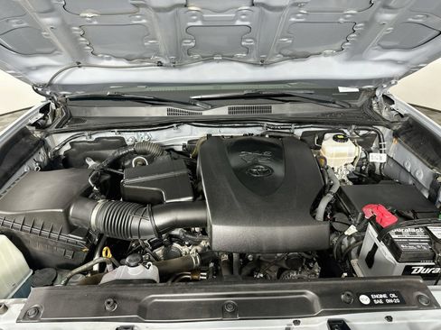 Used 2019 Toyota Tacoma TRD Off-Road w/ Technology Package AWD/4WD image 28