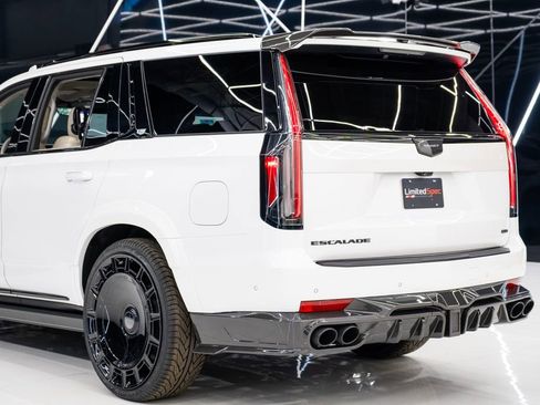Used 2024 Cadillac Escalade Sport Platinum w/ LPO, ONYX Package image 16