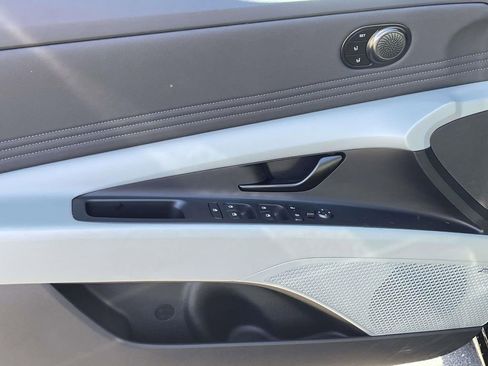 Certified 2025 Hyundai Elantra Limited image 14