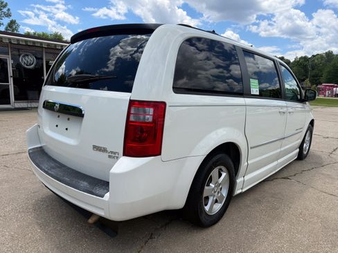Used 2010 Dodge Grand Caravan SXT w/ Trailer Tow Group FWD image 6