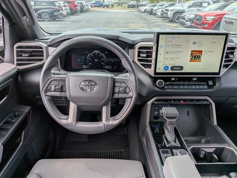 Used 2025 Toyota Tundra Limited AWD/4WD image 27