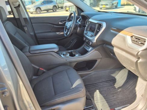 Used 2023 GMC Acadia SLE w/ Driver Convenience Package image 10