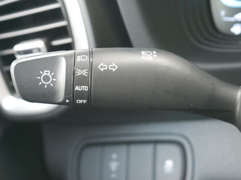 Used 2025 Hyundai Venue SEL FWD image 27