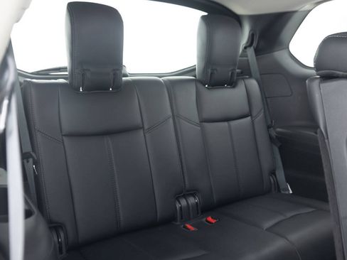 Used 2019 Nissan Pathfinder SL AWD/4WD image 32