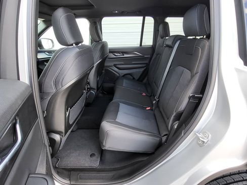 New 2025 Jeep Grand Cherokee Laredo w/ Luxury Tech Group I AWD/4WD image 24