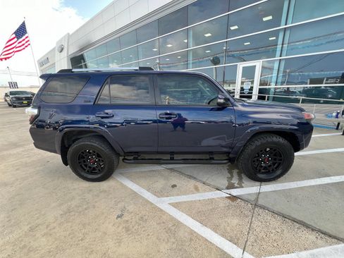 Used 2022 Toyota 4Runner SR5 Premium w/ Moonroof Package AWD/4WD image 2