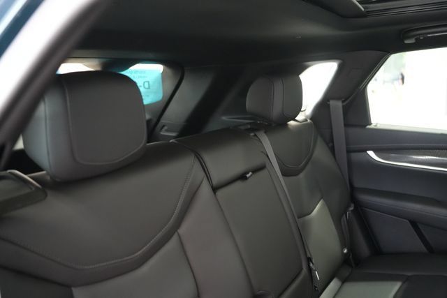 Used 2025 Cadillac XT5 Sportv w/ LPO, Bronce Accent Package AWD/4WD image 18