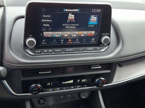 Used 2025 Nissan Rogue SV image 16