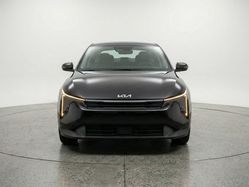 Used 2025 Kia K4 LXS image 2
