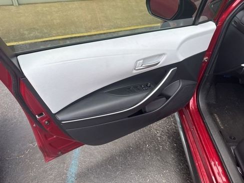Used 2022 Toyota Corolla SE FWD image 38