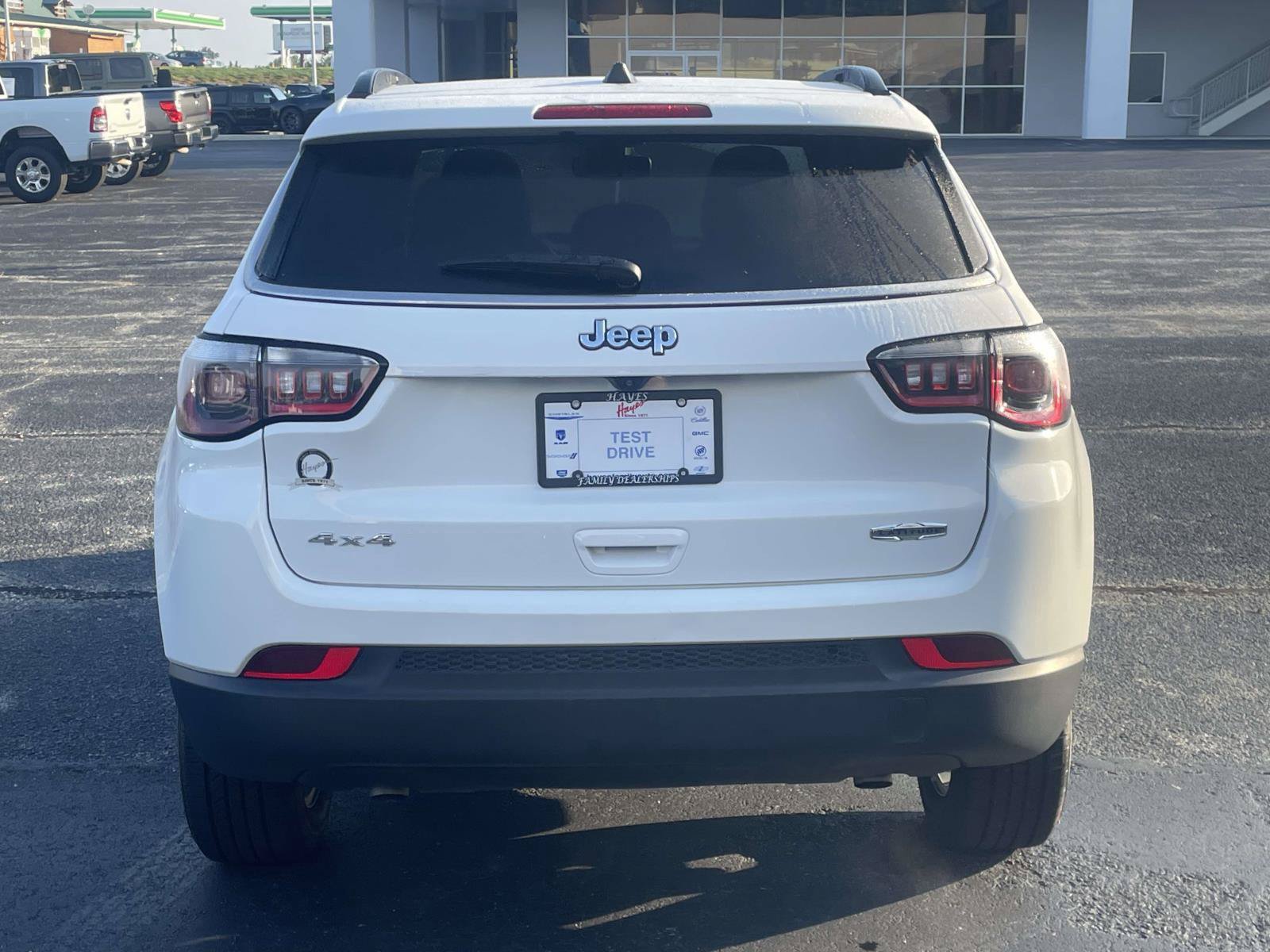 Certified 2025 Jeep Compass Latitude w/ Sun & Sound Group AWD/4WD image 4