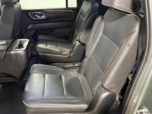 Used 2023 Chevrolet Suburban Premier image 15