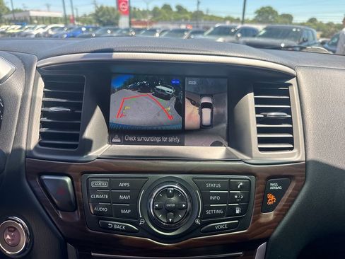 Used 2019 Nissan Pathfinder Platinum AWD/4WD image 17