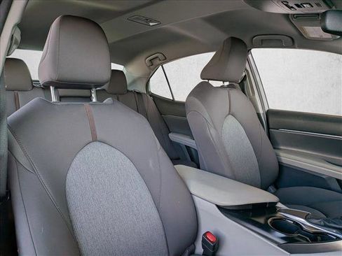 Used 2019 Toyota Camry LE image 18