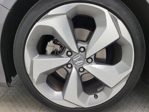 Used 2018 Honda Accord Touring image 30
