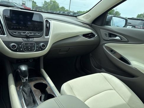 Used 2021 Chevrolet Malibu LT w/ Leather Package FWD image 17