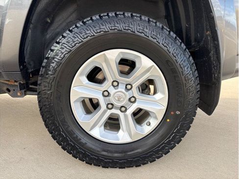 Used 2015 Toyota 4Runner SR5 AWD/4WD image 28