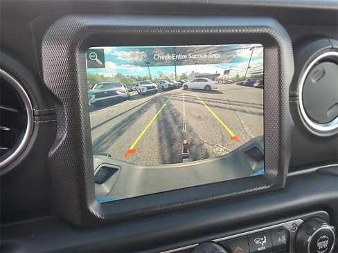 Used 2021 Jeep Gladiator Overland w/ LED Lighting Group image 17