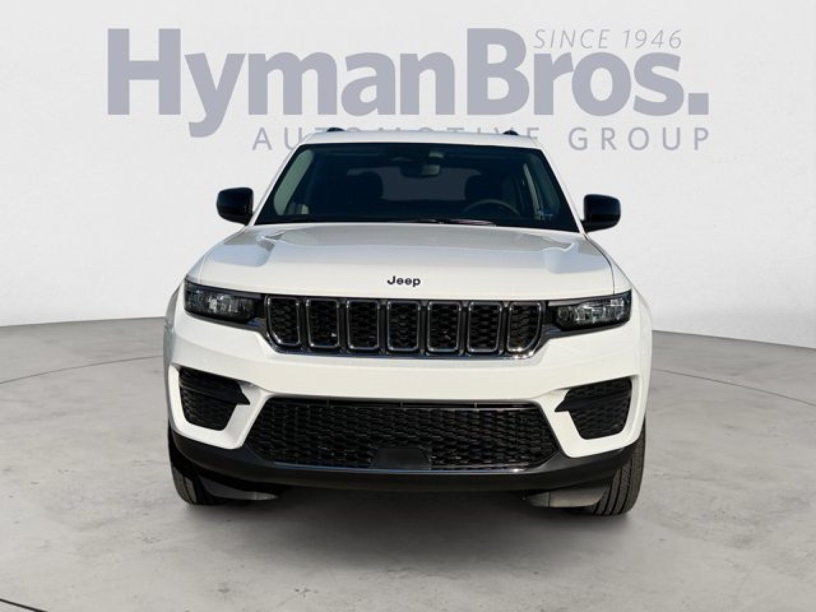 Used 2023 Jeep Grand Cherokee Laredo w/ Luxury Tech Group I RWD image 8