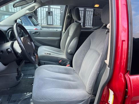Used 2005 Dodge Grand Caravan SXT w/ Premium Group image 8