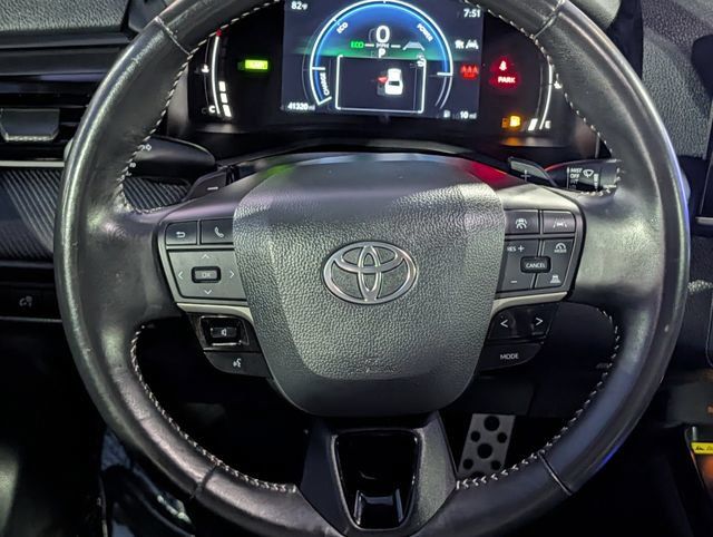 Used 2025 Toyota Camry SE FWD image 13