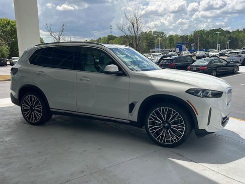 New 2026 BMW X5 sDrive40i w/ Climate Comfort Package image 8